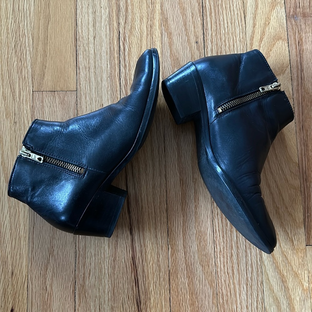 🖤 Black side-zip ankle booties from J. Crew 🖤